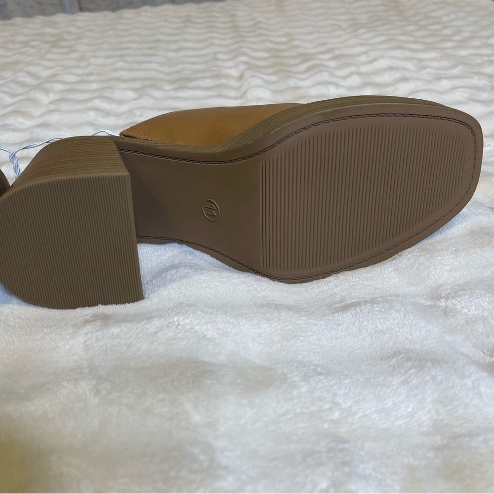 Universal Thread Tan Mules - Picture 8 of 16